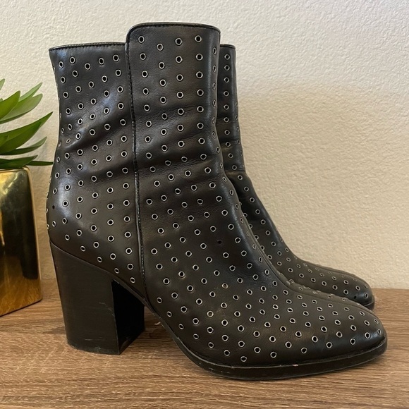 Donald J. Pliner Black Leather Sonoma SP Grommet Booties, Size 7 - Picture 1 of 12